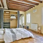 New! Adorable House With Garden *Paris 17*