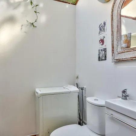 New! Adorable House With Garden *paris 17* Paris