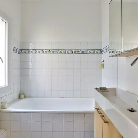 Apartment New! Adorable House With Garden *paris 17* Paris