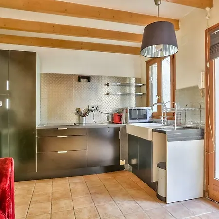 New! Adorable House With Garden *paris 17* * Paris