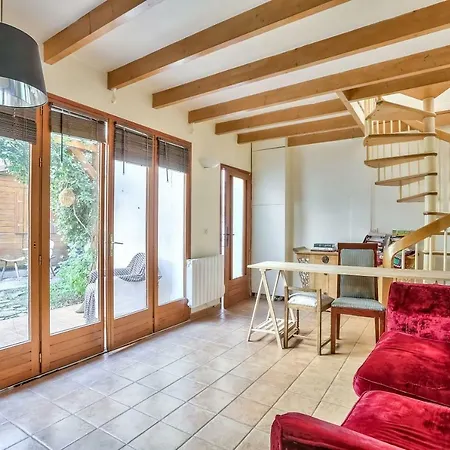 New! Adorable House With Garden *paris 17* Paris