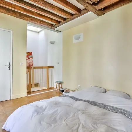 Apartment New! Adorable House With Garden *paris 17* Paris